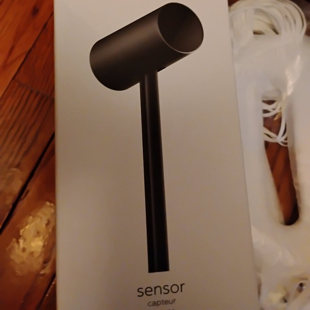 Oculus Rift CV1 PC VR Gaming Headset with 3rd Sensor and Accessories - Picture 15 of 16